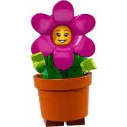 Fille déguisée en pot de fleurs